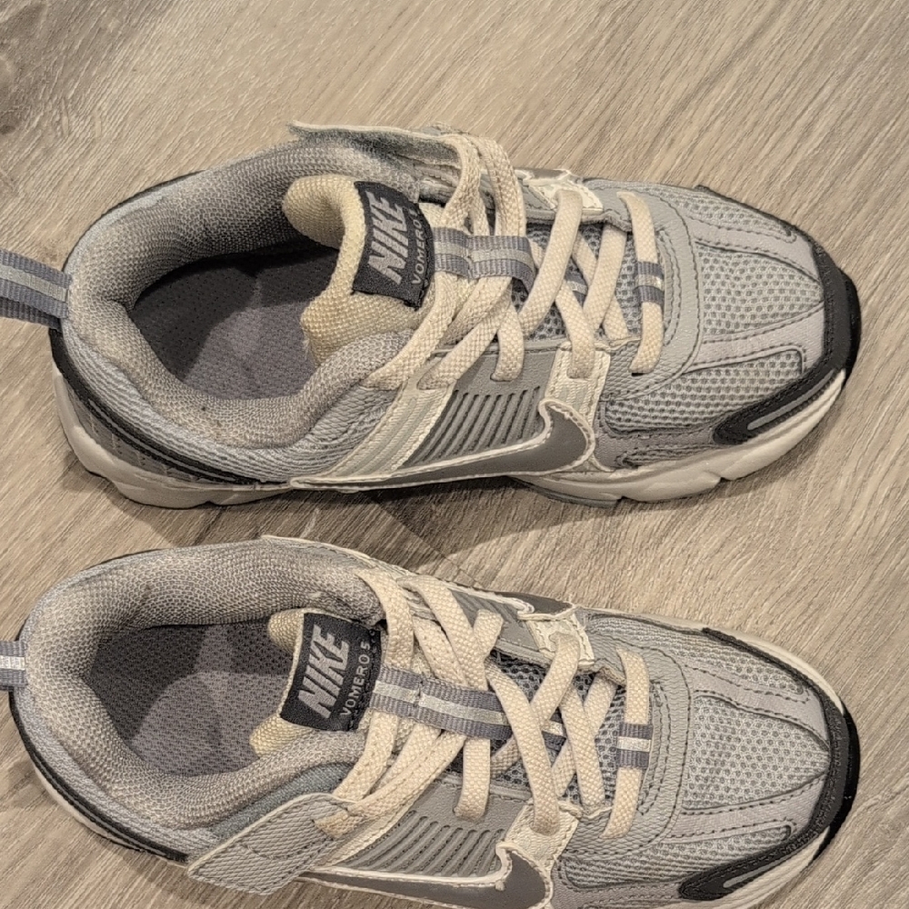 Nike Light Gray and Cream Athletic Sneakers